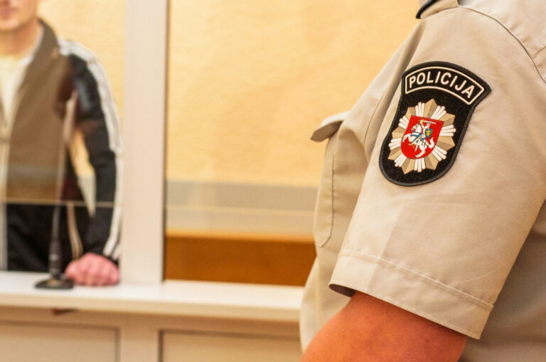 Mažiau nei dvidešimt dienų praėjo nuo brutalaus nusikaltimo Rokiškyje iki nuosprendžio paskelbimo. Rokiškyje pastaruoju metu gyvenusį 41 metų prieniškį D. G. teismas pripažino kaltu dėl devyniasdešimtmetės senutės seksualinio prievartavimo.