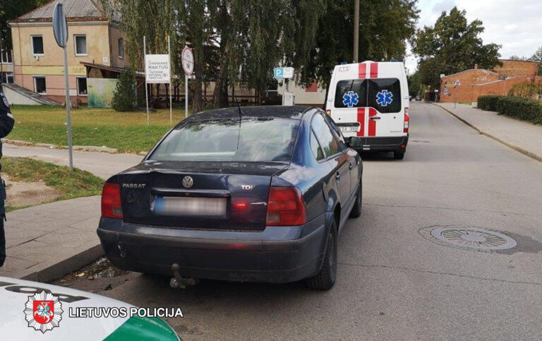 2019-09-16 16.26 val., Panevėžyje, Kranto g. „VW Passat“ manevruodamas atbuline eiga partrenkė per Kranto g. ėjusią pėsčiąją.