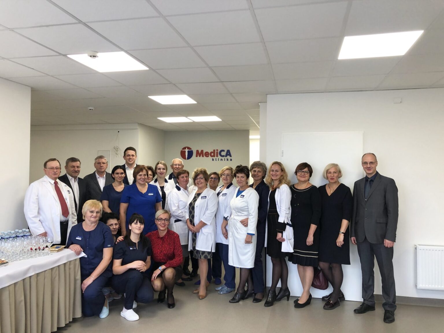 Šeimos klinikų tinklo „MediCA klinika“ padalinys, įsikūręs Aukštaičių g. 4, lapkričio mėnesį švęsiantis savo 16-ąjį gimtadienį, panevėžiečius pasitinka dar šviesesnėje, erdvesnėje, suaugusiesiems ir vaikams pritaikytoje aplinkoje. Tai tik kelios naujienos, kurias savo pacientams dovanoja gydymo įstaiga.