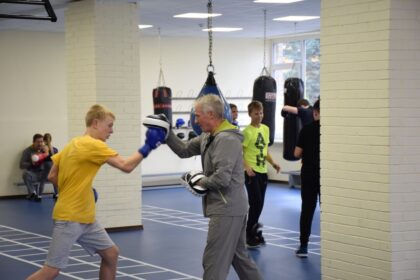 Ketvirtadienį Panevėžio miesto meras Rytis Račkauskas ir Sporto skyriaus vedėjas Justinas Jasiukaitis dalyvavo „Nevėžio“ sporto komplekse (Taikos al. 11) vykusiame bokso salės atidaryme.