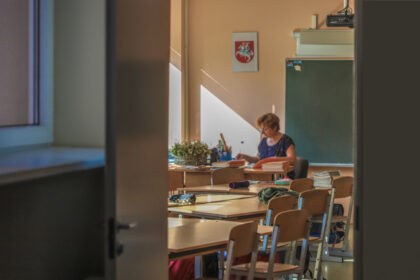 Panevėžio savivaldybės jau antrus metus siūloma parama studijuojantiems trūkstamų specialybių pedagogams sulaukia vis didesnio susidomėjimo. Šiais metais dalinis studijų ir kelionių finansavimas skirtas vienuolikai būsimų miesto lopšelių-darželių darbuotojų. Pernai dėl dalinio studijų finansavimo sutartys pasirašytos su septyniomis studentėmis. Visos jos paramos kreipėsi ir šiemet.