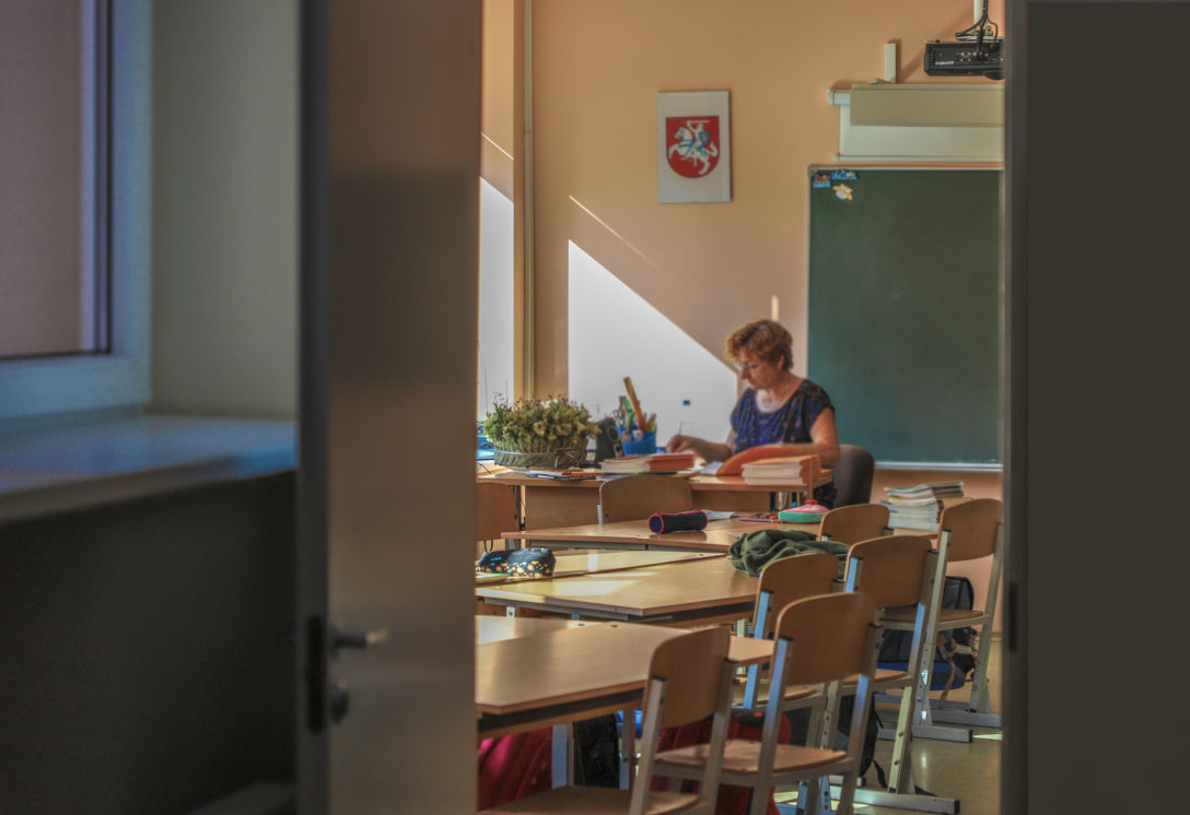 Panevėžio savivaldybės jau antrus metus siūloma parama studijuojantiems trūkstamų specialybių pedagogams sulaukia vis didesnio susidomėjimo. Šiais metais dalinis studijų ir kelionių finansavimas skirtas vienuolikai būsimų miesto lopšelių-darželių darbuotojų. Pernai dėl dalinio studijų finansavimo sutartys pasirašytos su septyniomis studentėmis. Visos jos paramos kreipėsi ir šiemet.