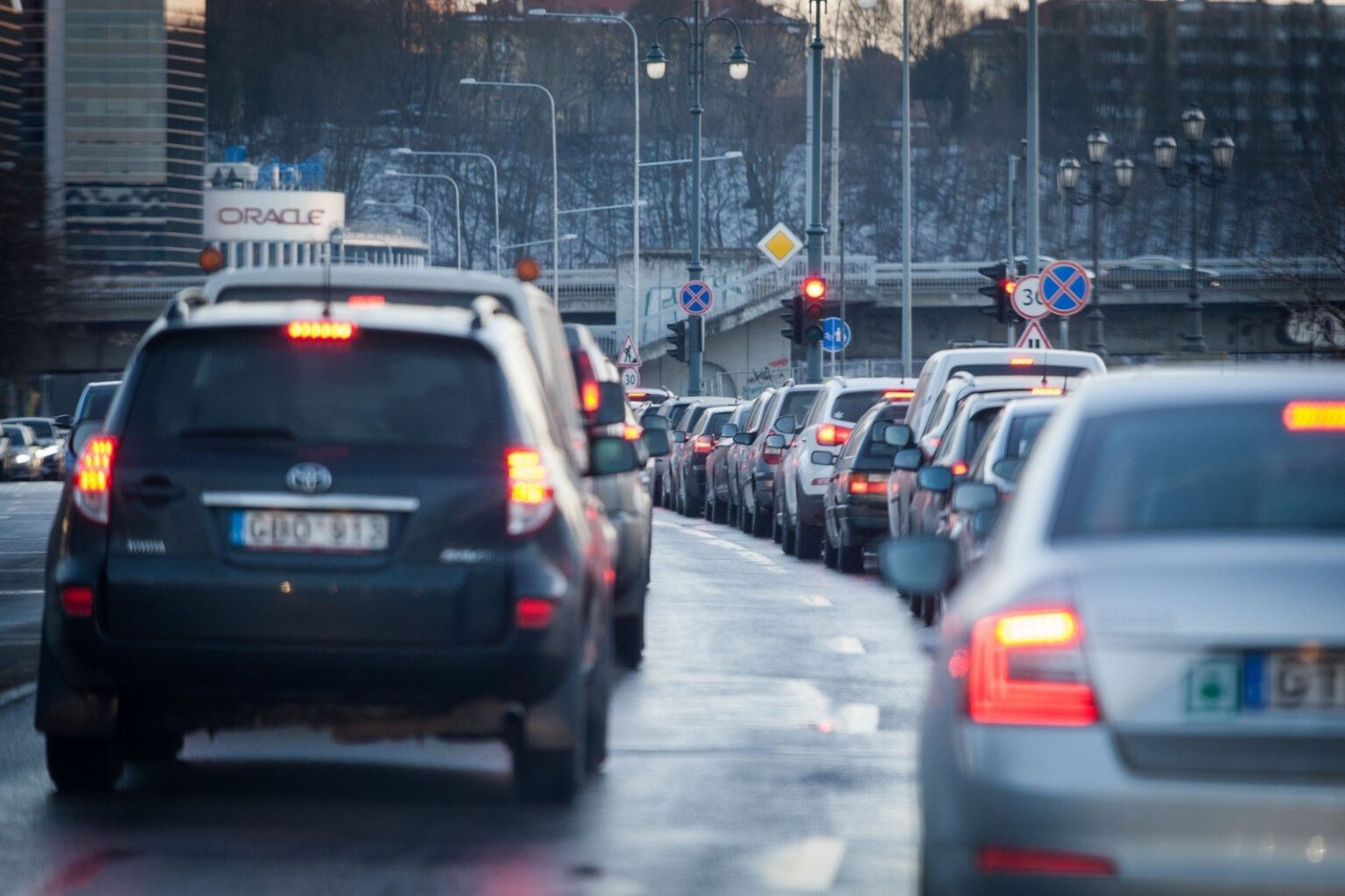 Vyriausybė trečiadienį pritarė naujam automobilių taršos mokesčiui.