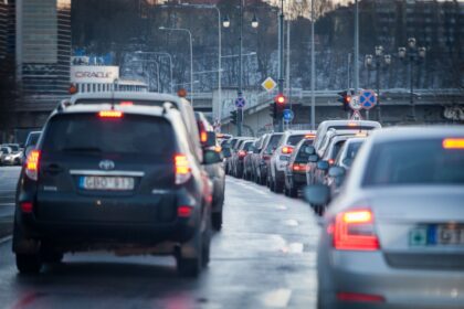 Vyriausybė trečiadienį pritarė naujam automobilių taršos mokesčiui.