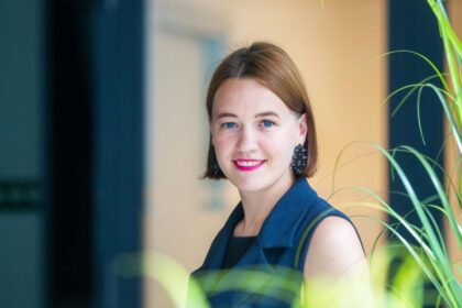 Drąsos ir užsispyrimo jaunai panevėžietei Jarūnei Narkevičiūtei tikrai netrūksta. Ji ne tik stipriai laiko pačios įkurtos reklamos agentūros vadeles, bet ir drąsina visas moteris nebijoti nerti į verslo ir technologijų pasaulį.