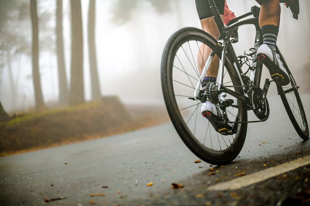 Panevėžyje dviračiu važiavęs vaikas nukentėjo atsitrenkęs į stovintį automobilį.