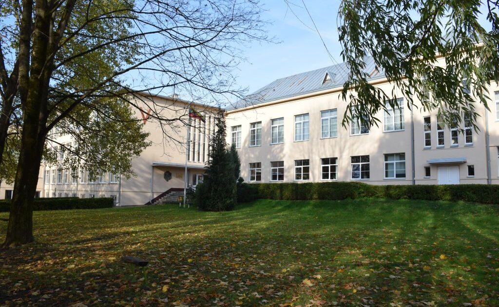 Panevėžio miesto savivaldybė, M. Romerio universitetas (MRU) ir 5-oji gimnazija mūsų mieste steigs ekonomikos ir verslo akademiją (EVA), bendradarbiaus plėtojant jos veiklą.