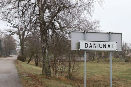 Skersai išilgai Lietuvą gali apvažiuosi, bet kito kaimo tokiu vaizdingu pavadinimu, koks tebėra Panevėžio rajone, nerasi.