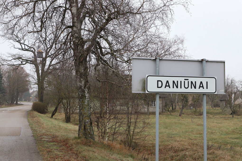 Skersai išilgai Lietuvą gali apvažiuosi, bet kito kaimo tokiu vaizdingu pavadinimu, koks tebėra Panevėžio rajone, nerasi.