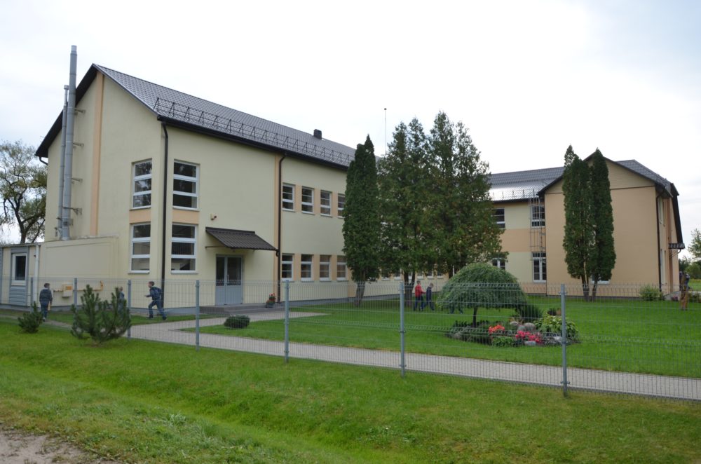 Mažėjantis vaikų skaičius Panevėžio rajono savivaldybę verčia ieškoti būdų, kaip išlaikyti kaimo mokyklas. Visgi kartais tenka planuoti ir ganėtinai drastiškus sprendimus. Jau artimiausiam rajono Tarybos posėdžiui bus teikiamas klausimas dėl mokyklų tinklo pertvarkos pokyčių, kuris, jei būtų patvirtintas, rajone sumažintų švietimo įstaigų skaičių.