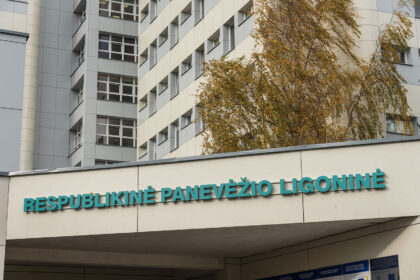 Respublikinė Panevėžio ligoninė šeštadienio popietę savo interneto svetainėje paskelbė nuo šiol nebeįsileisianti lankytojų.