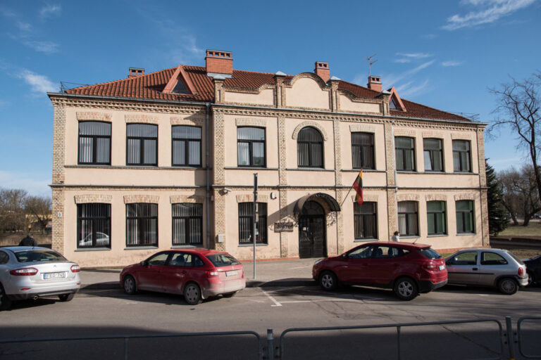 Aukštesnės instancijos teismas atmetė panevėžiečio Alvydo Vėberio apeliacinį skundą dėl teismo sprendimo negaliojančiais pripažinti sandorius, kuriais garbaus amžiaus neįgali panevėžietė savo turtą perleido vienam labdaros ir paramos fondui bei jo vadovams, o pati netrukus atsidūrė globos namuose.