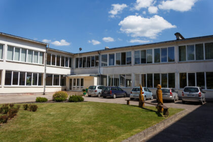 Šiandien Panevėžio miesto savivaldybėje vyko konkursas į Rožyno progimnazijos direktorius. Jį laimėjo nuo birželio mėnesio pabaigos laikinai šias pareigas einanti Alma Ramoškaitė.