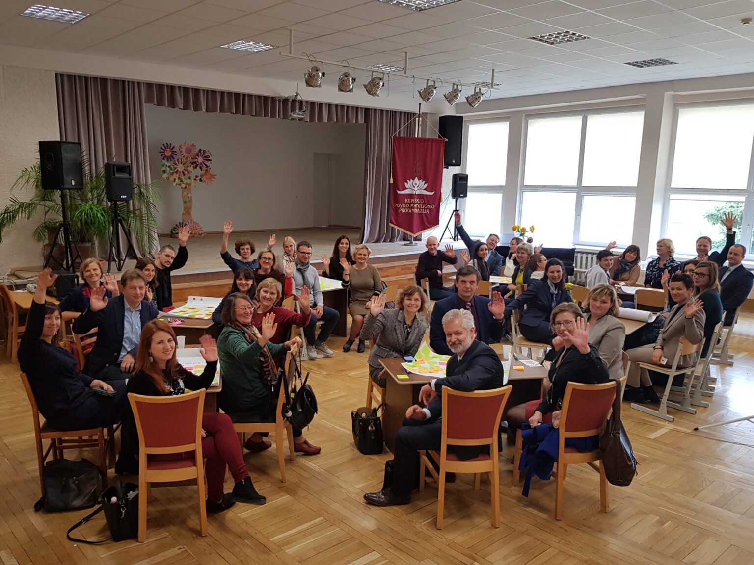 Panevėžio regiono švietimo darbuotojai susitiko Kupiškyje, kur ieškojo būdų stiprinti STEAM ugdymą regione. Susitikime dalyvavo apskrities savivaldybių, mokyklų, profesinio ir aukštojo mokslo, neformaliojo ugdymo įstaigų, „Investuok Lietuvoje“ atstovai.