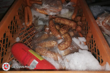 Panevėžio apskrities vyriausiojo policijos komisariato Kriminalinės policijos Ekonominių nusikaltimų tyrimo valdybos pareigūnų iniciatyva pradėtas ikiteisminis tyrimas dėl šešėlinio verslo ir sukčiavimo, vykdant didmeninę ir mažmeninę prekybą maisto produktais, atsivežtais iš Lenkijos Respublikos.