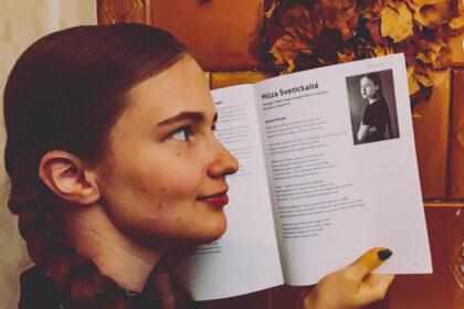 Skambaus vardo savininkę Mūzą Olimpiją Svetickaitę pavadinti neeilinių gabumų mergina būtų išties per maža. Devintokė įvairiausių televizijos viktorinų, chemijos, gamtos mokslų, matematikos olimpiadų, įvairių kūrybinių konkursų ir premijų laimėtoja, dar ir apdovanota išskirtiniu talentu kurti.