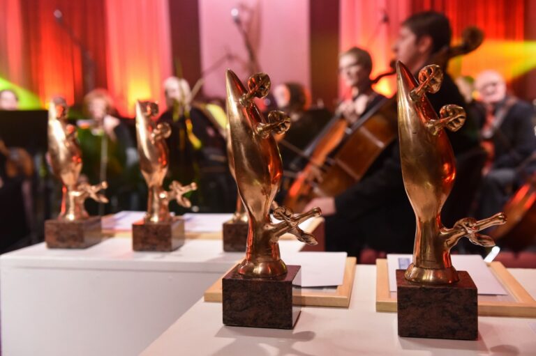 Jau tapo tradicija, kad apsisukus metų ratui, Panevėžys išrenka savo geriausius, iškiliausius, daugiausia gero kitiems padariusius gyventojus. Šiemet iš būrio visuomenės pasiūlytų kandidatų darbo grupė išrinko penkis labiausiai miestui ir jo žmonėms nusipelniusius, Metų panevėžiečio vardo vertus šviesuolius.