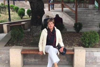 Temperamentingasis Sakartvelas užima ypatingą vietą buvusios panevėžietės Dalios Baltrūnaitės gyvenime ir širdyje. Ištekėjusi už kartvelo, ji jau seniai čia kuria gyvenimą ir sako nežinanti nė vieno, kam nepatiktų Kaukazo kalnų viršūnių debesys, neapsakomas gamtos grožis, kartvelų svetingumas, tradicijos ir, žinoma, virtuvė.