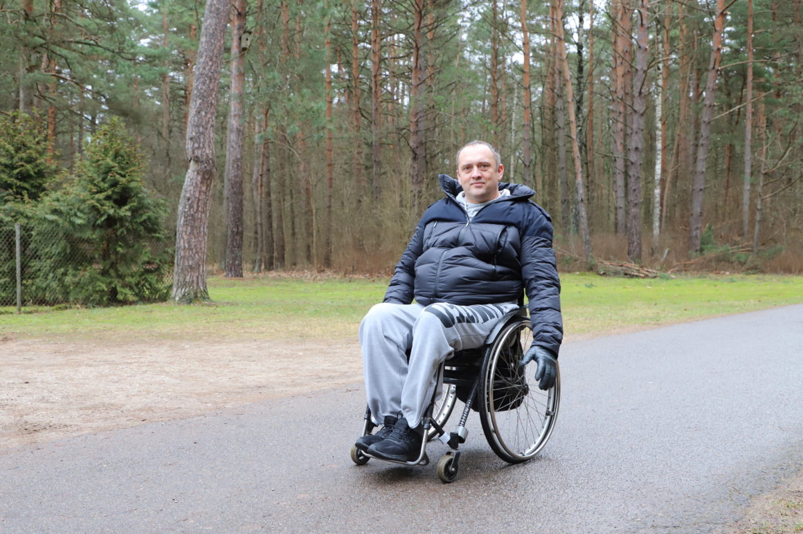 Sakoma, kad kiekvienas likimo ar Dievo siunčiamas išbandymas praturtina žmogų. Prieš beveik aštuoniolika metų patirta trauma panevėžietį Gintarą Kunską pasodino į neįgaliojo vežimėlį, tačiau gyvenimo nesustabdė.