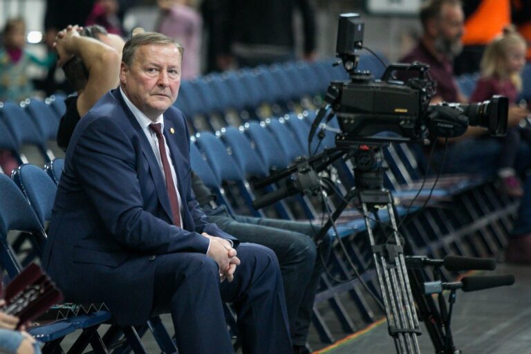 Panevėžio krepšinio klubo „Lietkabelis“ prezidentui Alvydui Bieliauskui pareikšti įtarimai prekyba poveikiu, BNS antradienį patvirtino Specialiųjų tyrimų tarnybos (STT) atstovė spaudai Renata Keblienė.