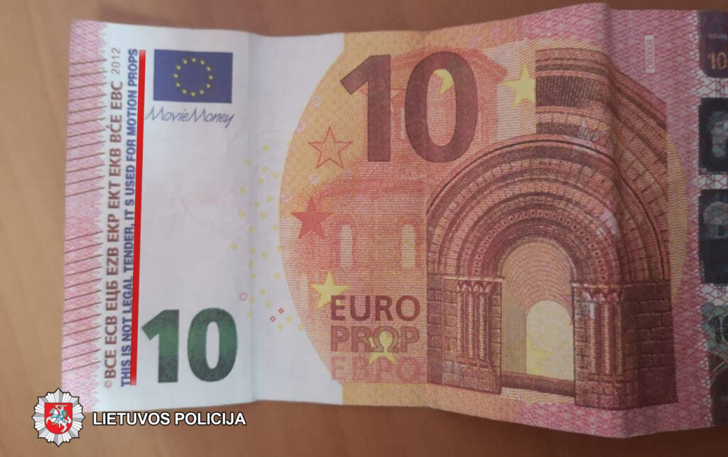 Išradingi lietuvaičiai stengiasi visais įmanomais būdais praturtėti. Pastaruoju metu stebina tendencija, kai netikri Lietuvos apyvartoje esantys pinigai užsakomi ir atsisiunčiami iš įvairių internetinių tinklalapių.