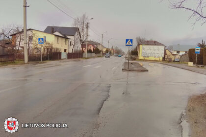 2020-02-01 13.30 val., Panevėžyje, Smėlynės g., nereguliuojamoje pėsčiųjų perėjoje, mėlynos spalvos mikroautobusas partrenkė ėjusį pėsčiąjį ir iš eismo įvykio vietos išvažiavo.