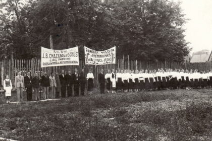 Tarpukariu ne viena garsi to meto įmonė, savo produkciją eksportavusi ir į užsienį, veikė Panevėžyje.