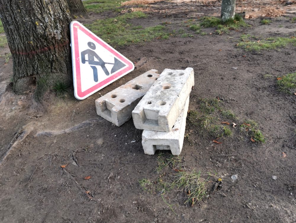 Dar dvi Panevėžio centrinės erdvės – Skaistakalnio parkas ir Nepriklausomybės aikštė – šią vasarą praeiviams bus uždarytos. Dėl jų atnaujinimo su miesto Savivaldybe rangos darbų sutartis pasirašiusios statybų kompanijos rengiasi čia įsikurti iki pusantrų metų. Ir aikštei, ir parkui tvarkyti konkursai skelbti vienas po kito, o galutinė darbų kaina išaugo maždaug dvigubai.