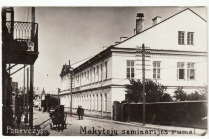Daugelis bent jau senosios kartos Panevėžio inteligentų tikrai girdėjo ir žino, kad kadaise mūsų mieste veikė mokytojų seminarija. Tačiau dažniausiai jie mena tą seminariją, kuri Panevėžyje įsteigta 1944 m. ir veikė Kranto g. 18 iki 1957-ųjų, tiesa, nuo 1952 m pervardinta į pedagoginę mokyklą.