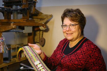 Lietuvoje ir už jos ribų garsėjanti panevėžiečių audėjų šeima tautinių raštų motyvais margina juostas, juosteles, reikalingas ir folkloro ansamblių dalyviams, ir piršliams, jubiliatams, laureatams, ir tautinio lietuvių paveldo puoselėtojams