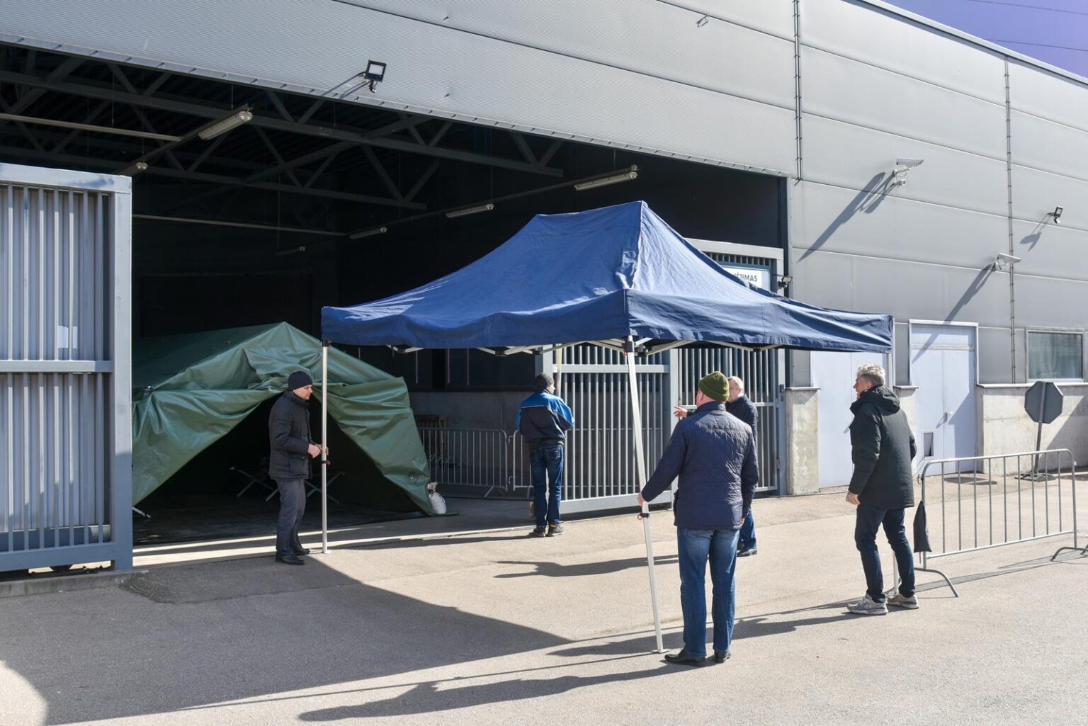 Mobilūs COVID-19 patikros punktai visoje Lietuvoje, išskyrus Vilnių, dėl reagentų trūkumo dirbs trumpiau.