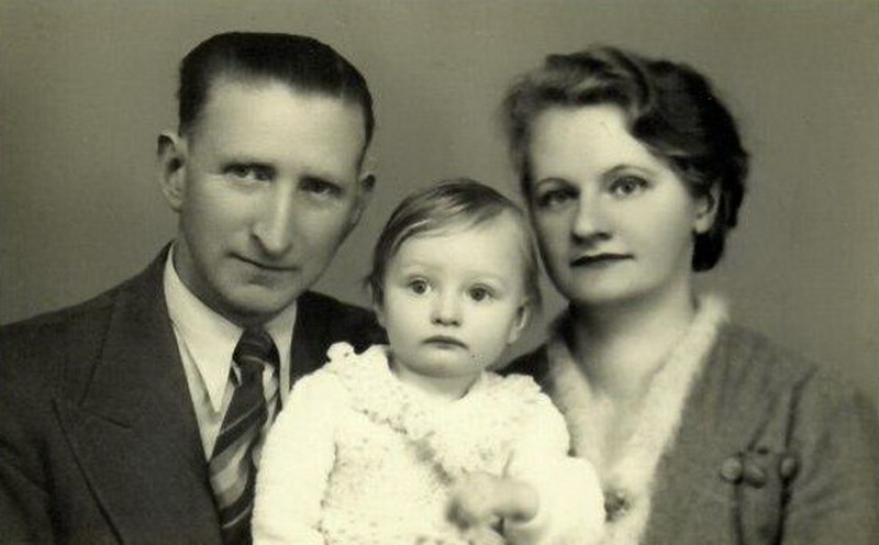 Vienas aktyviausių esperanto kalbos puoselėtojų Panevėžyje Jokūbas Kanas su šeima. PANEVĖŽIO ŽYDŲ BENDRUOMENĖS nuotr.