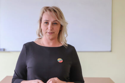 Kai jauna buhalterė galėjo rinktis, gyventi mieste ar kaime, ji pasirinko pastarąjį. Ir ne tik niekada nepasigailėjo, bet dargi čia suprato, kad jos tikrasis pašaukimas – ne skaičiukai. Odetai Baltramiejūnienei neseniai patikėta vadovauti beveik septynias dešimtis Panevėžio rajono bendruomenių vienijančiai sąjungai.