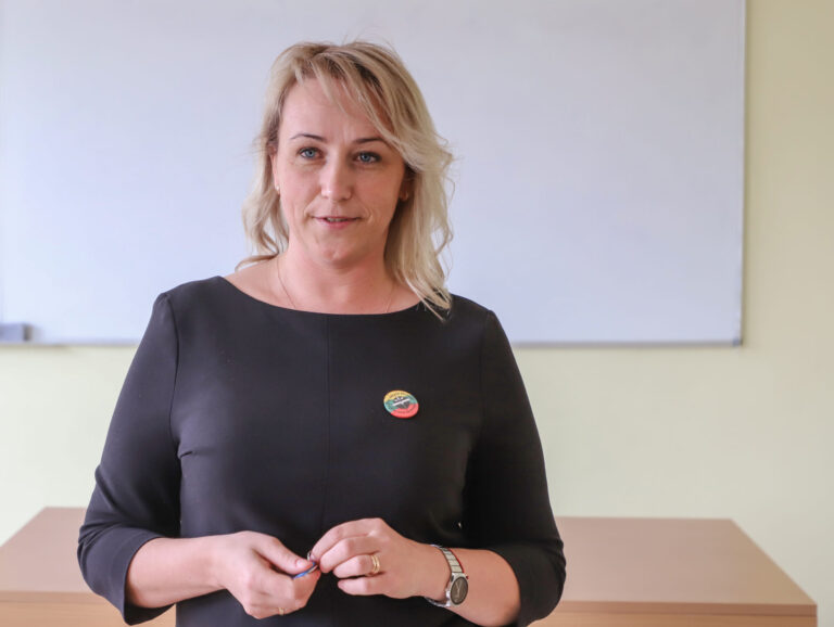 Kai jauna buhalterė galėjo rinktis, gyventi mieste ar kaime, ji pasirinko pastarąjį. Ir ne tik niekada nepasigailėjo, bet dargi čia suprato, kad jos tikrasis pašaukimas – ne skaičiukai. Odetai Baltramiejūnienei neseniai patikėta vadovauti beveik septynias dešimtis Panevėžio rajono bendruomenių vienijančiai sąjungai.