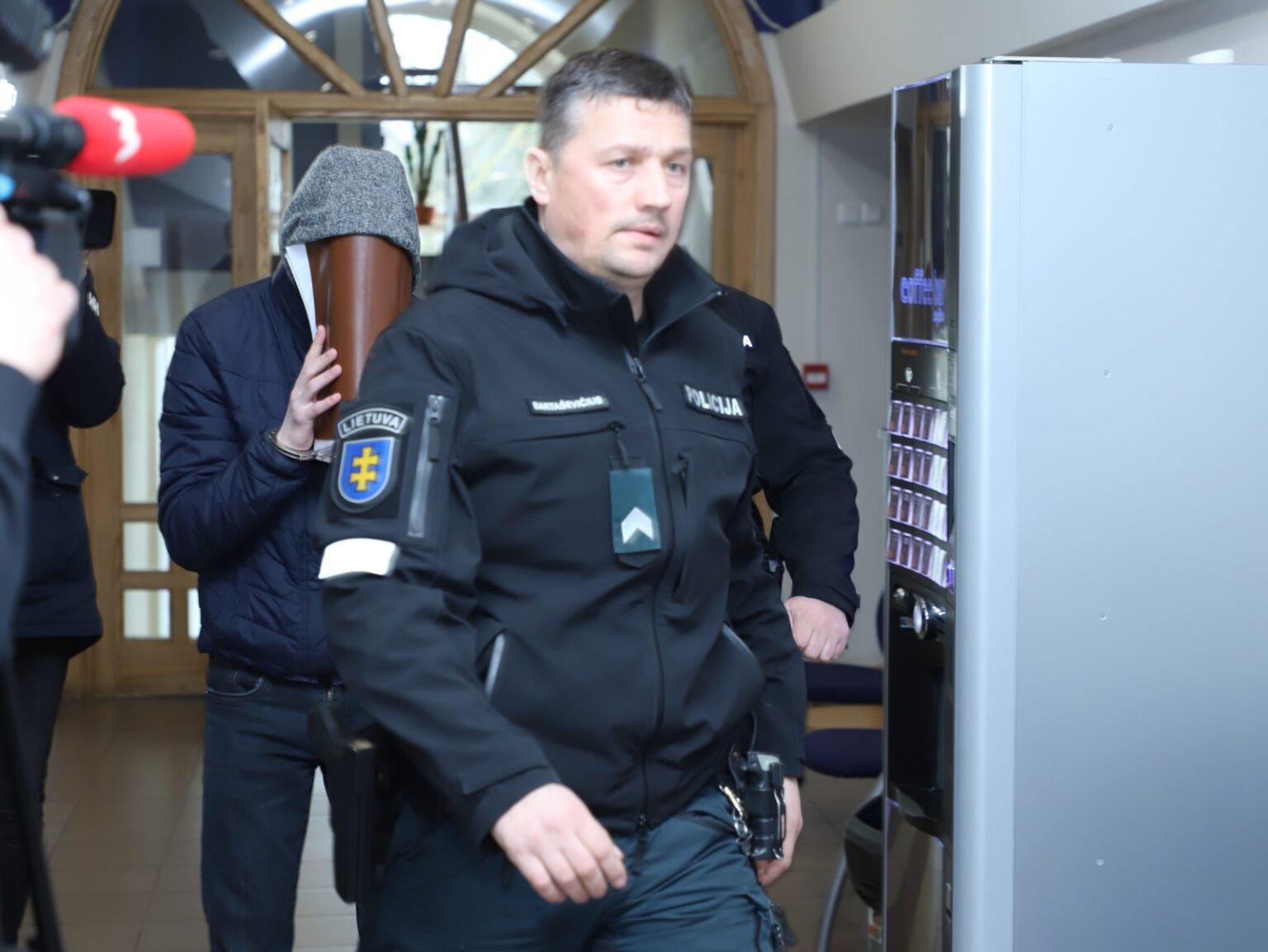 Bibliotekininkės iš Pumpėnų žudiko byloje Panevėžio apygardos teismas padėjo tašką. 21-erių Rokui Navardauskui pataisos namuose teks praleisti 18 metų ir du mėnesius. Taip pat atlyginti turtinę ir neturtinę žalą nužudytosios vaikams.