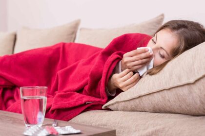 Lietuvoje bendras sergamumas ūmiomis viršutinių kvėpavimo takų infekcijomis (ŪVKTI) sumažėjo, bet išaugo gripo atvejų, skelbia Nacionalinis visuomenės sveikatos centras (NVSC).