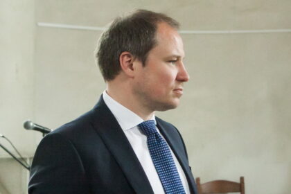 Valstybės ekstremalių situacijų centro atstovas teigia, kad dedama daug pastangų siekiant gauti reagentų koronaviruso tyrimams ir apsaugos priemonių.