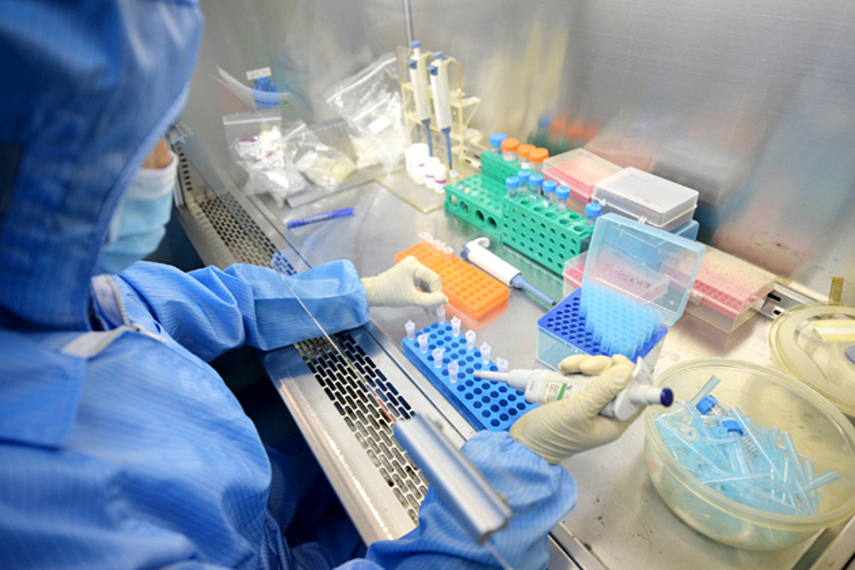 Sveikatos apsaugos ministras Aurelijus Veryga pripažįsta, jog reagentų tyrimams dėl koronoviruso norėtųsi daugiau, bet aiškina, jog pirkta buvo, „kuomet atrodė, kad tas virusas toli“.