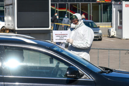 Penktadienį į mobiliuosius koronaviruso patikros punktus žmonės registravosi gana aktyviai, BNS informavo Karštosios linijos koordinatorė Greta Beinaravičiūtė.