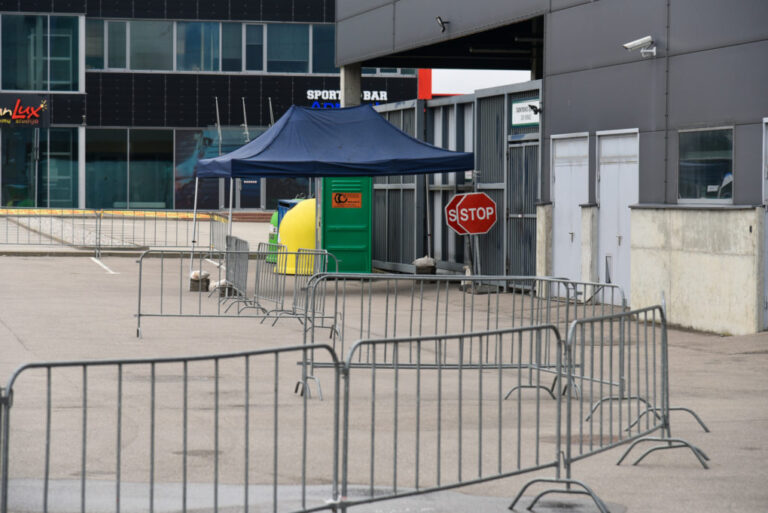 Mobilūs COVID-19 patikros punktai visoje Lietuvoje, išskyrus Vilnių, dėl reagentų trūkumo dirbs trumpiau.