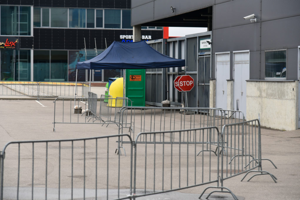 Mobilūs COVID-19 patikros punktai visoje Lietuvoje, išskyrus Vilnių, dėl reagentų trūkumo dirbs trumpiau.