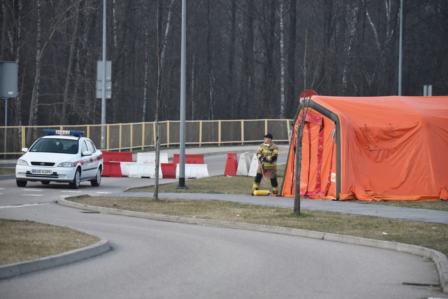 Pirmadienio pavakarę vis dar nepasiekus sutarimo su Lenkija dėl leidimo Vokietijos ir Lenkijos pasienyje įstrigusiems lietuviams parvykti į Lietuvą, šie blokuoja kelią.