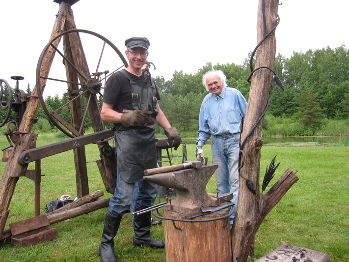 Vytautas Kryževičius su savo mokiniu Sauliumi Kroniu. ARCHYVŲ nuotr.