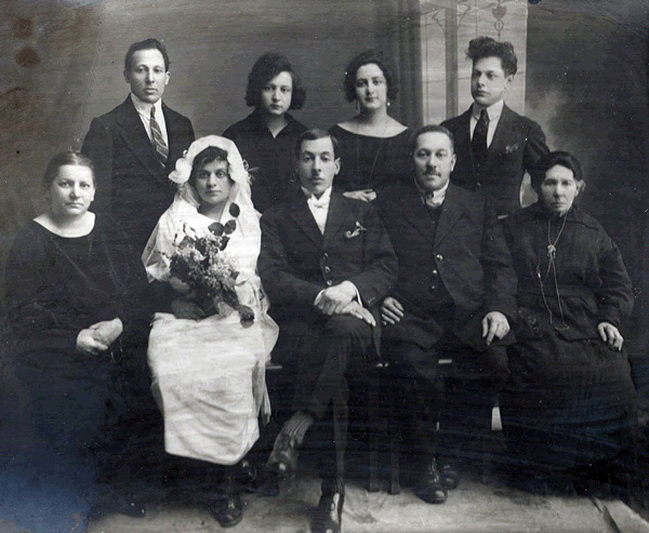 Žydai buvo neatsiejama miesto bendruomenės dalis, dalyvavusi visose jo gyvenimo srityse (nuotraukoje – žinomos Panevėžio žydų šeimos – Brauerių – giminaičių vestuvės). BH nuotr.