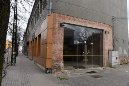 Panevėžio verslo žemėlapį karantinas gali pakeisti iš esmės. Pačiame miesto centre, Vasario 16-osios gatvėje, veikusios kepyklėlės savininkai nė nebebando gelbėtis valstybės suteikiamomis lengvatomis, o darbuotojams su buvusiu darbdaviu tenka kovoti dėl dar už vasarį nesumokėtų atlyginimų.