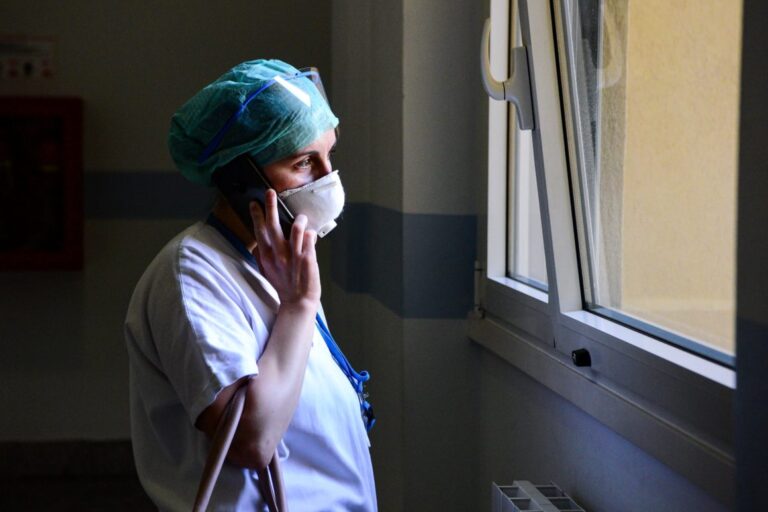 Lietuvoje koronavirusas patvirtintas 108 šalies medikams, trečiadienį BNS informavo Nacionalinio visuomenės sveikatos centro epidemiologė Daiva Razmuvienė.