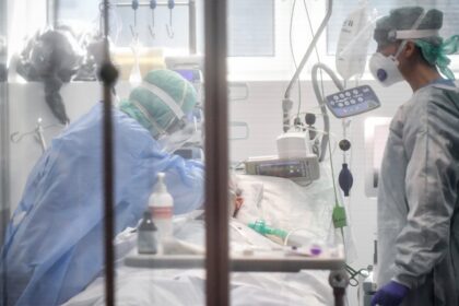 Dėl koronaviruso ligoninėse gydomi 138 asmenys, 19 jų yra sunkios būklės, BNS informavo Sveikatos apsaugos ministerija (SAM).