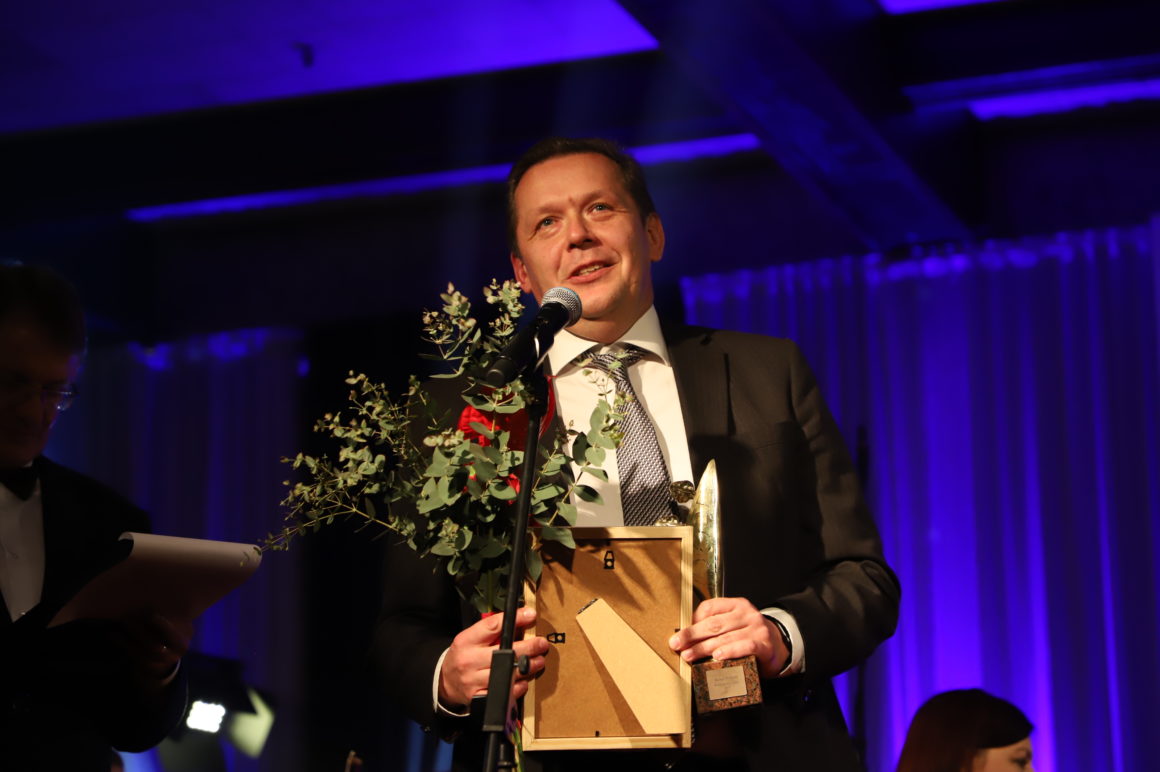 Medikai nėra dievai ar stebukladariai, bet geba sukurti stebuklą. Auksinių rankų meistru vadinamas Respublikinės Panevėžio ligoninės Intervencinės radiologijos skyriaus vedėjas gydytojas radiologas, medicinos mokslų daktaras Andrius Pranculis yra vienas tų, ant kurio operacinio stalo atgulę pacientai gali švęsti savo antrąjį gyvenimą.