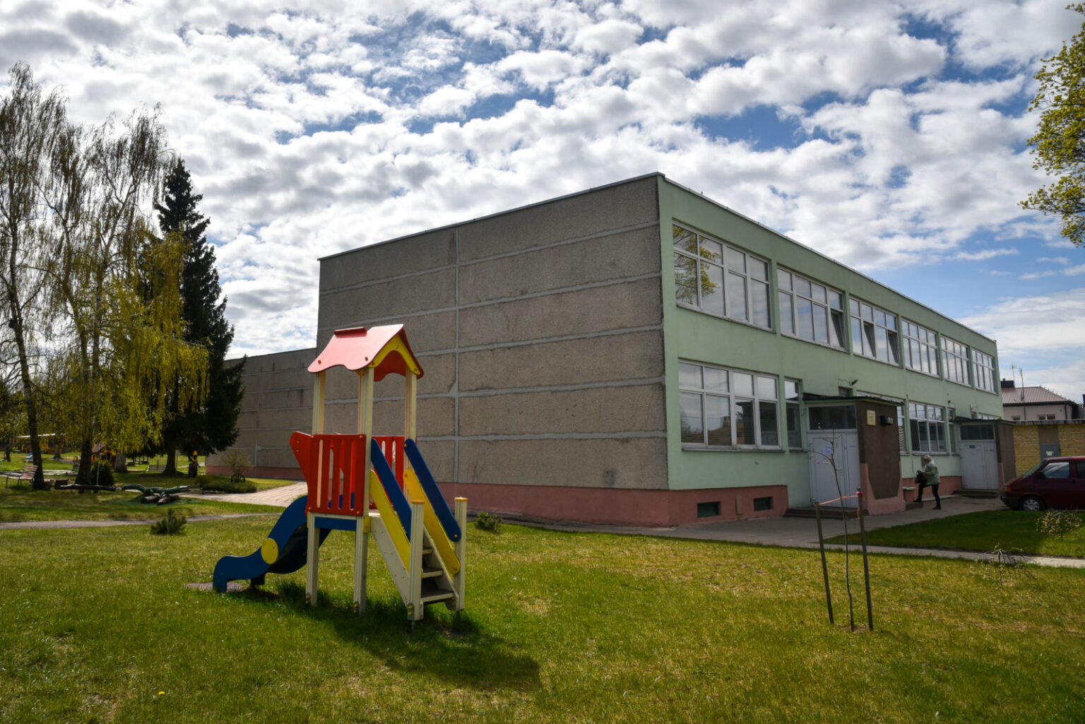 Švelnėjant karantino sąlygoms, duris jau atveria kai kurie Panevėžio vaikų lopšeliai-darželiai. Tiesa, į juos atvesti atžalas ne taip paprasta. Be to, ir maistu tėveliams teks pasirūpinti patiems.