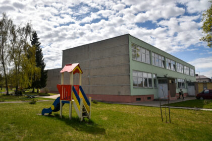 Švelnėjant karantino sąlygoms, duris jau atveria kai kurie Panevėžio vaikų lopšeliai-darželiai. Tiesa, į juos atvesti atžalas ne taip paprasta. Be to, ir maistu tėveliams teks pasirūpinti patiems.